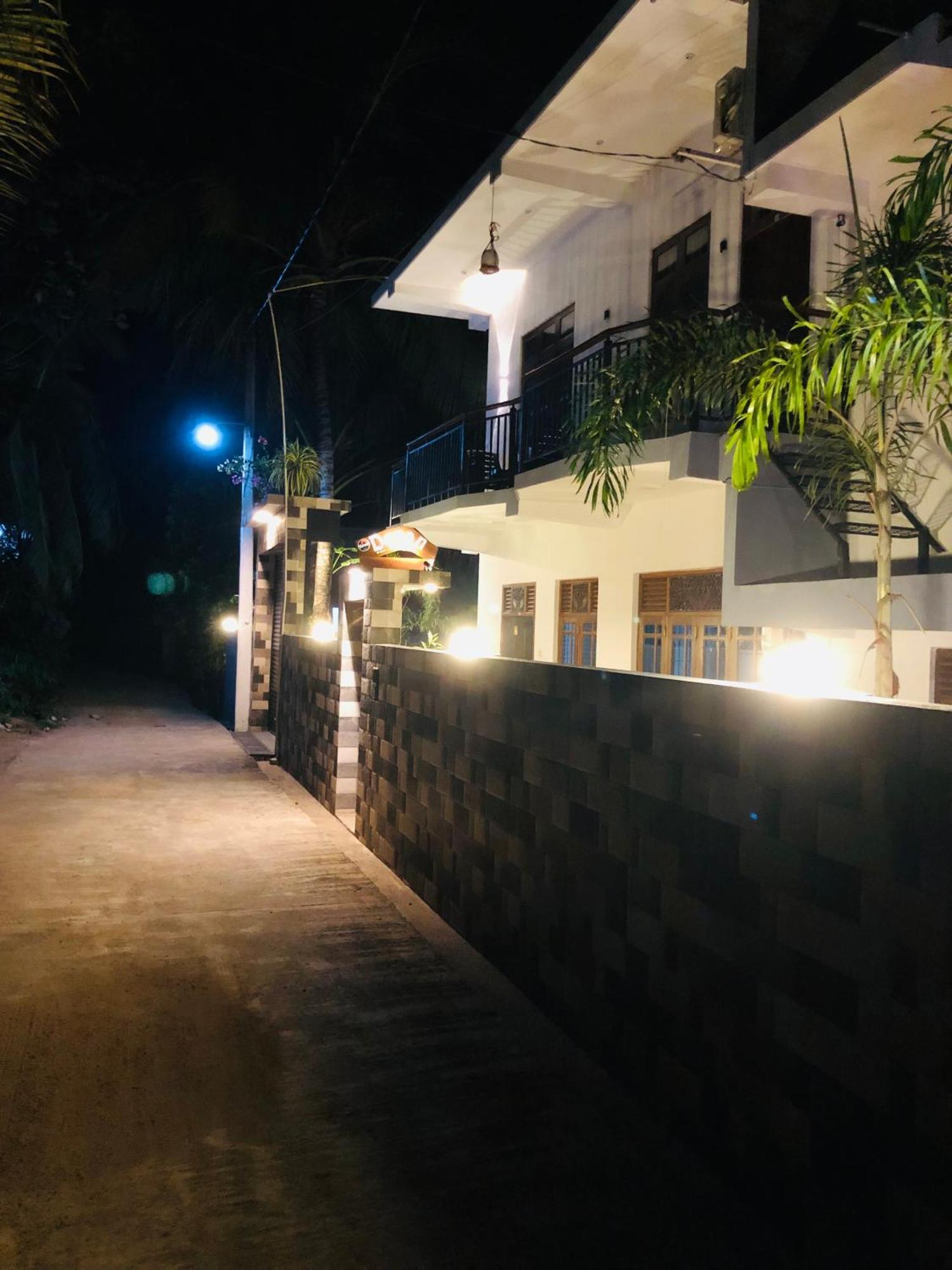 Devon Surf . Inn - Hiriketiya Dikwella Exterior foto